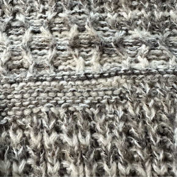 Universal thread women's size small chunky knit sweater with flared arms - Picture 4 of 5